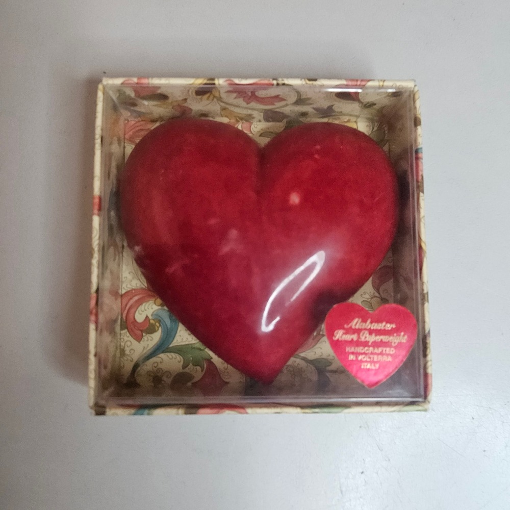 Ducceschi Red Alabaster Heart Paperweight Hand Carved Volterra Italy With Box